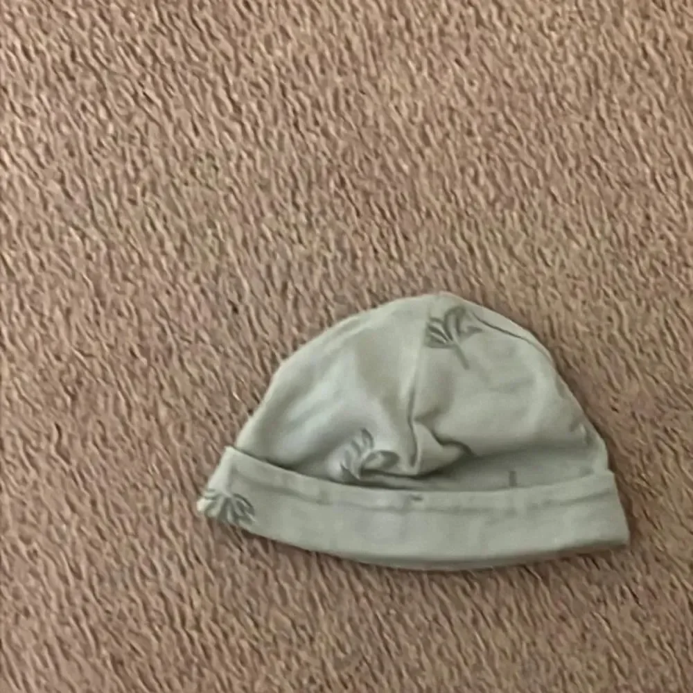 Old navy baby hat 3-6 months